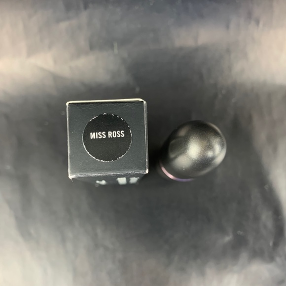 MAC Diana Ross Lipstick Lustre MISS ROSS Ultra Rare New With Box - Picture 3 of 5